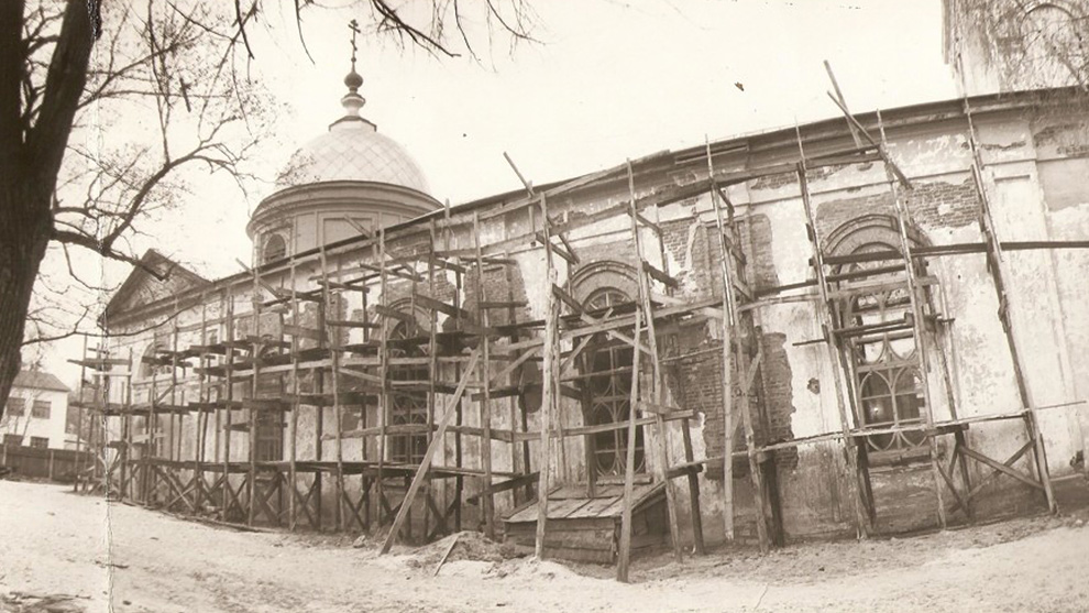 Вид храма во время реставрации