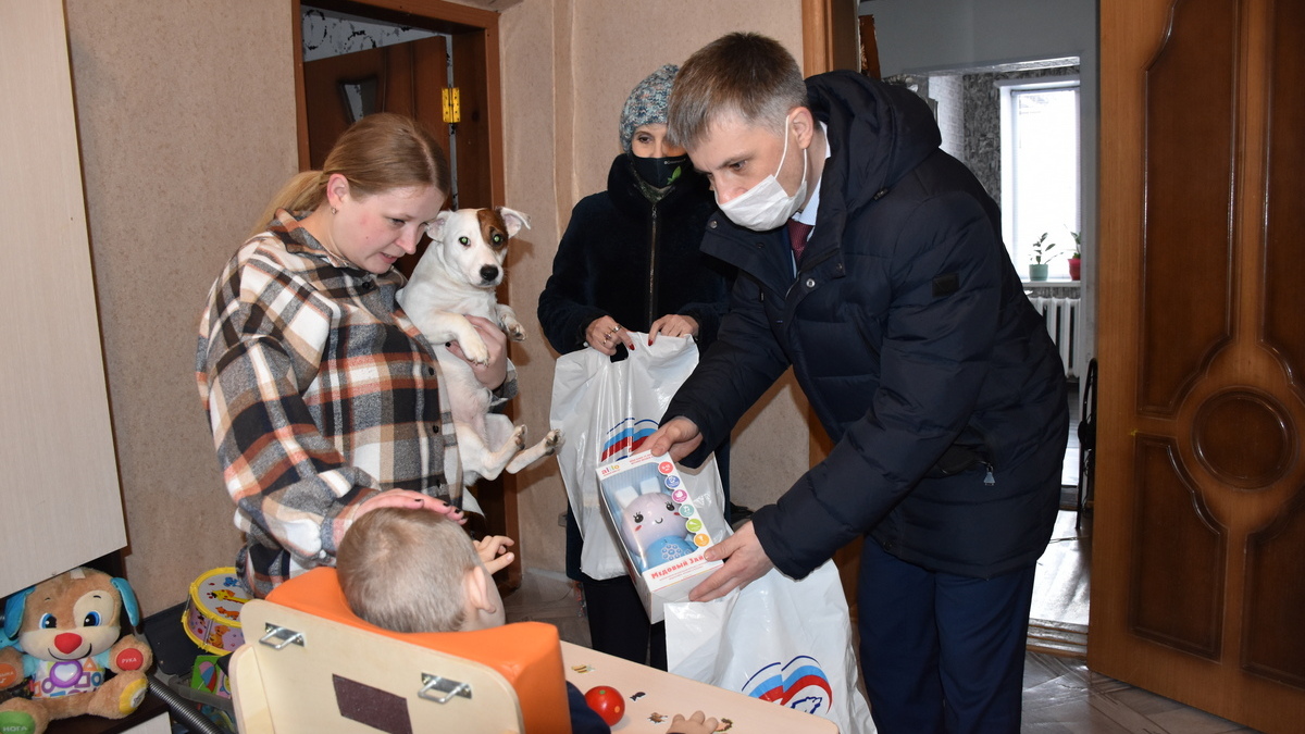 Глава города Алексей Соколов продолжает исполнять желания маленьких  гусевчан в рамках Всероссийской акции «Ёлка желаний»