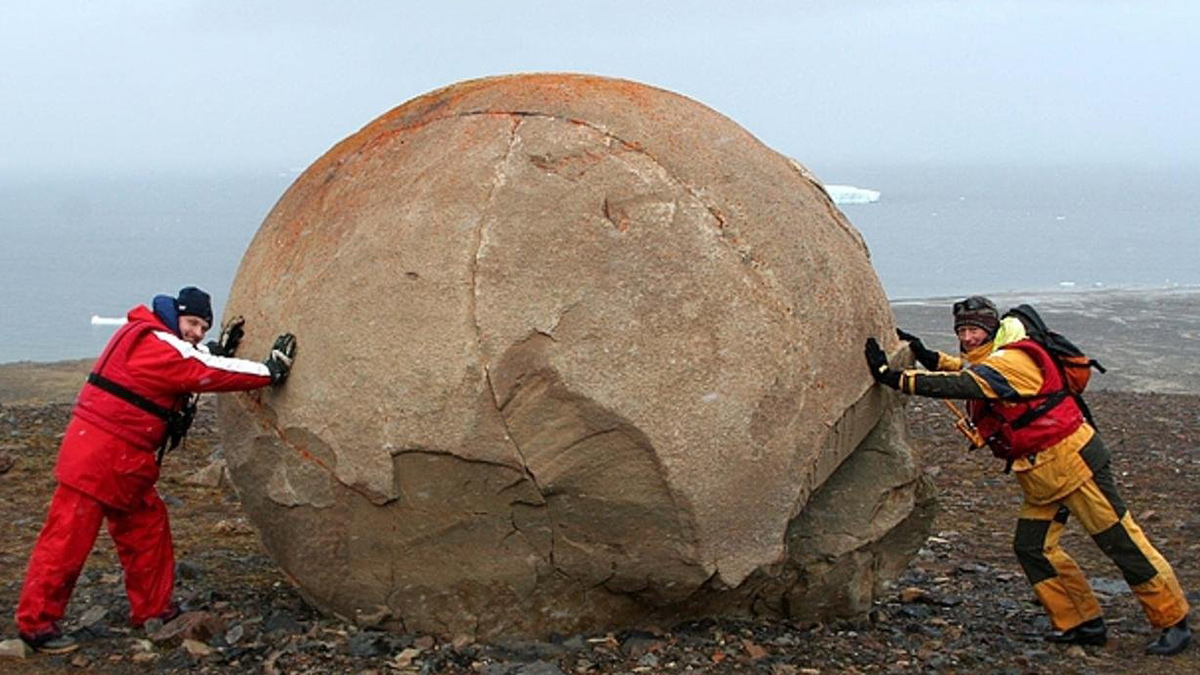Каменные шары в России на острове Чампа