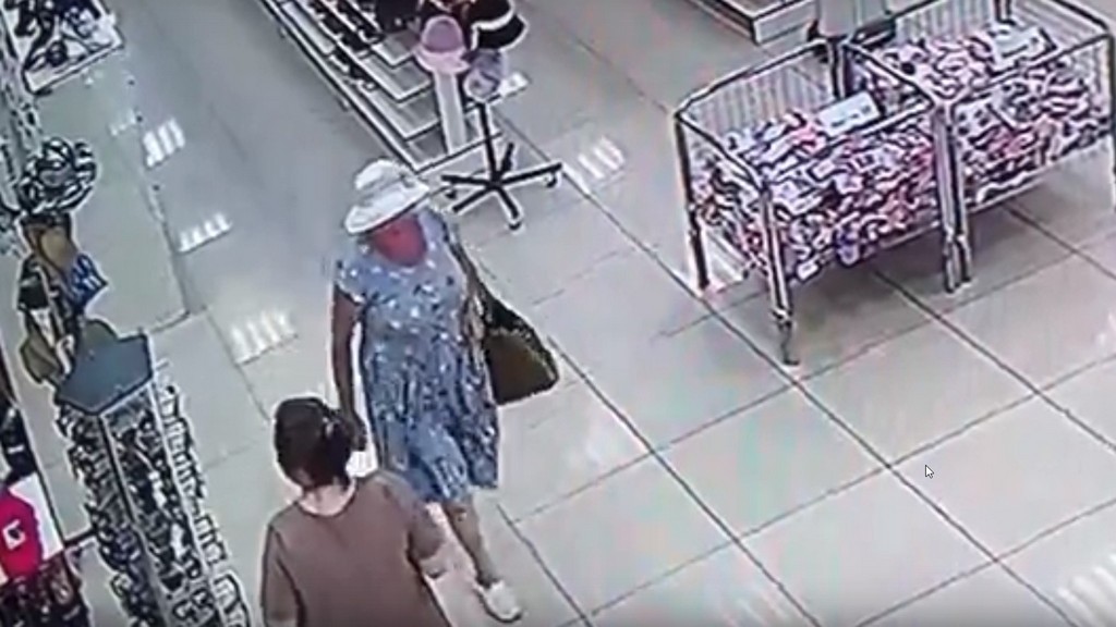 Полиция просит оказать содействие в установлении личности женщины, подозреваемой в хищении мобильного телефона в магазине...