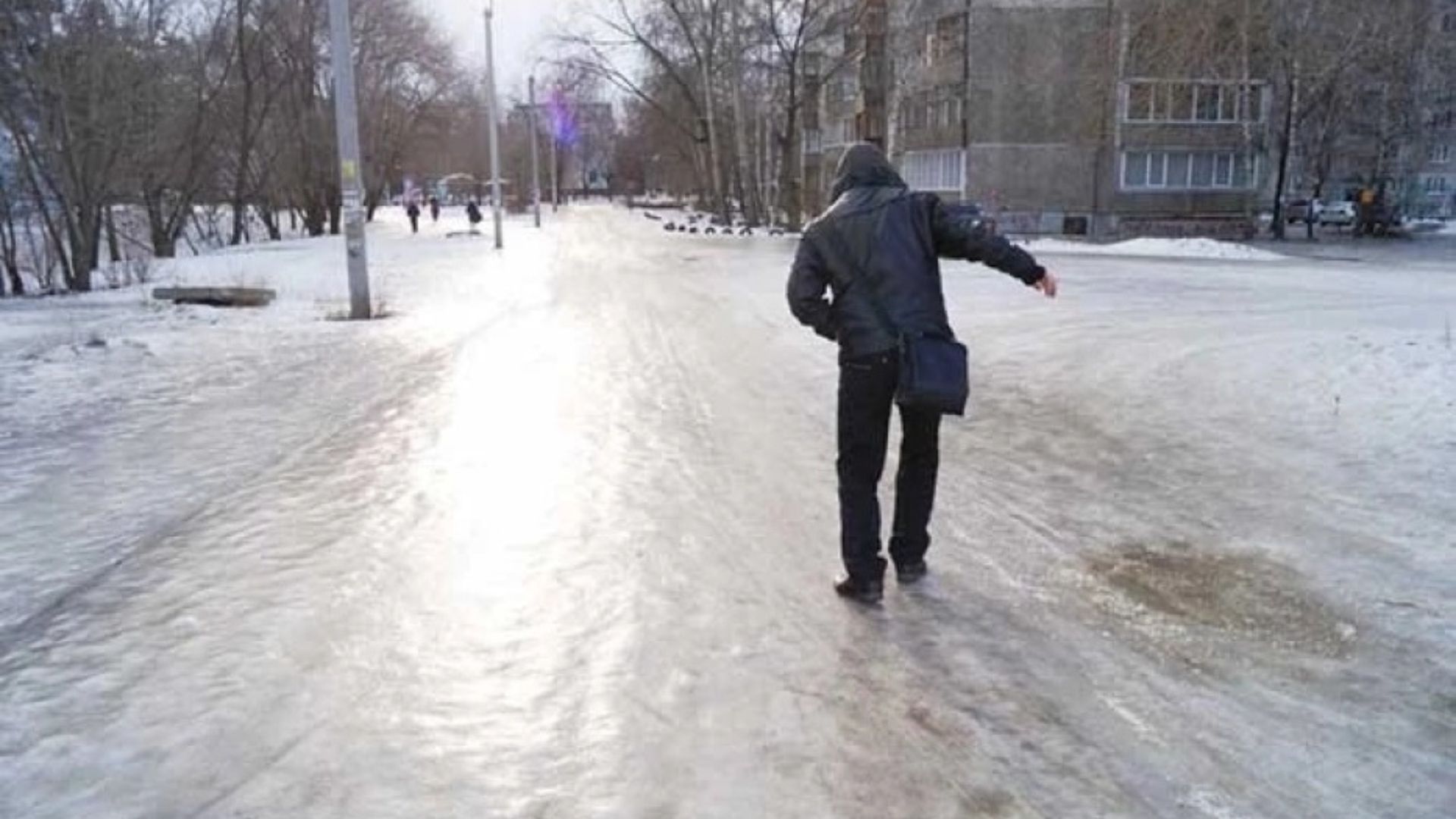 В период с 15 часов 12 февраля до 06 часов 13 февраля 2024 года во Владимире и по области ожидается ледяной дождь, гололёд, на дорогах гололедица.