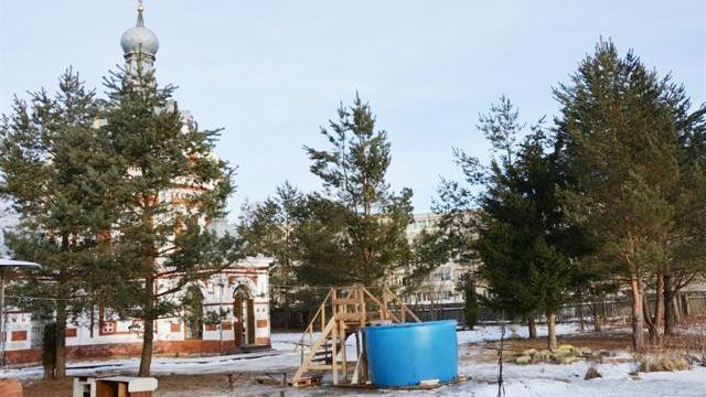 В Гусь-Хрустальном определено одно место для проведения крещенских купаний: купель возле часовни Святой Великомученицы Варвары (ул. 2 Народная, д. 3а)