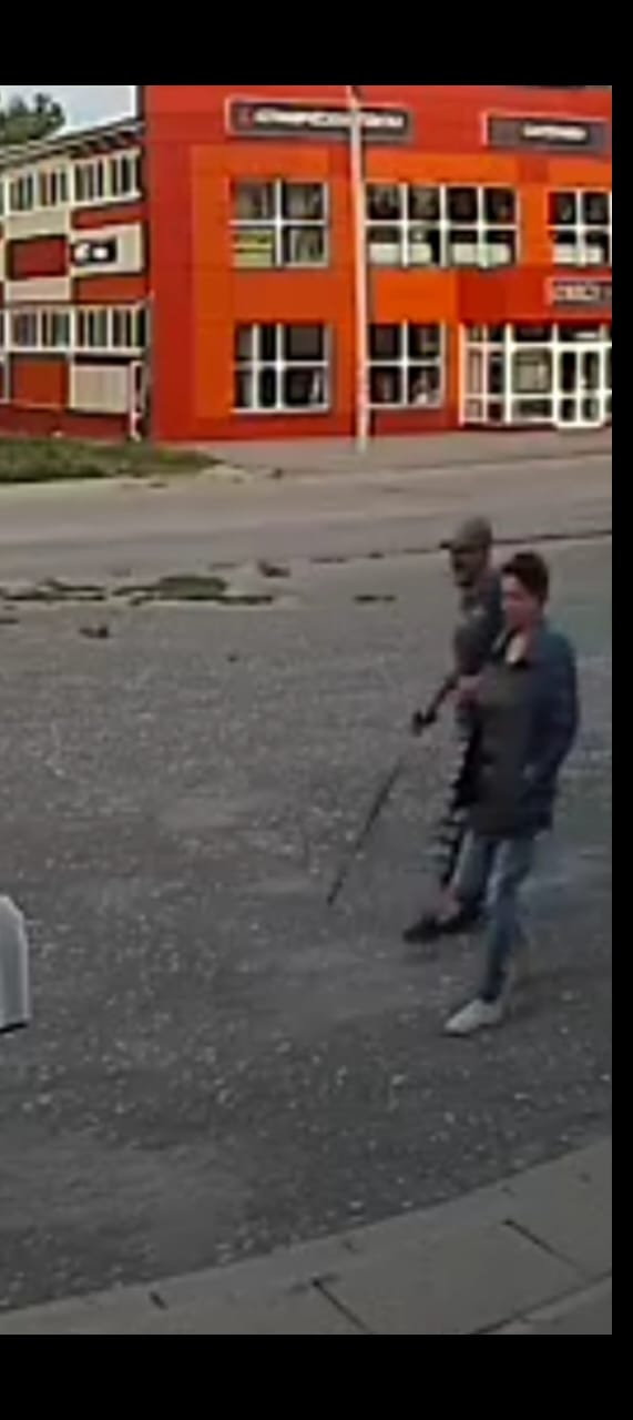 МО МВД России «Гусь-Хрустальный» просит оказать содействие в установлении личности женщины, подозреваемой в хищении дамской сумки на Привокзальной площади