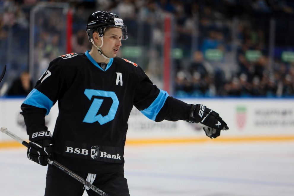 Вадим Шипачев первым преодолел барьер в 900 матчей в КХЛ