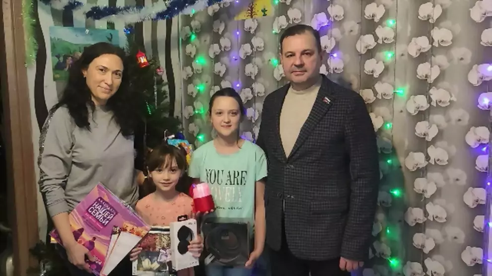 Роман Кавинов привез...
