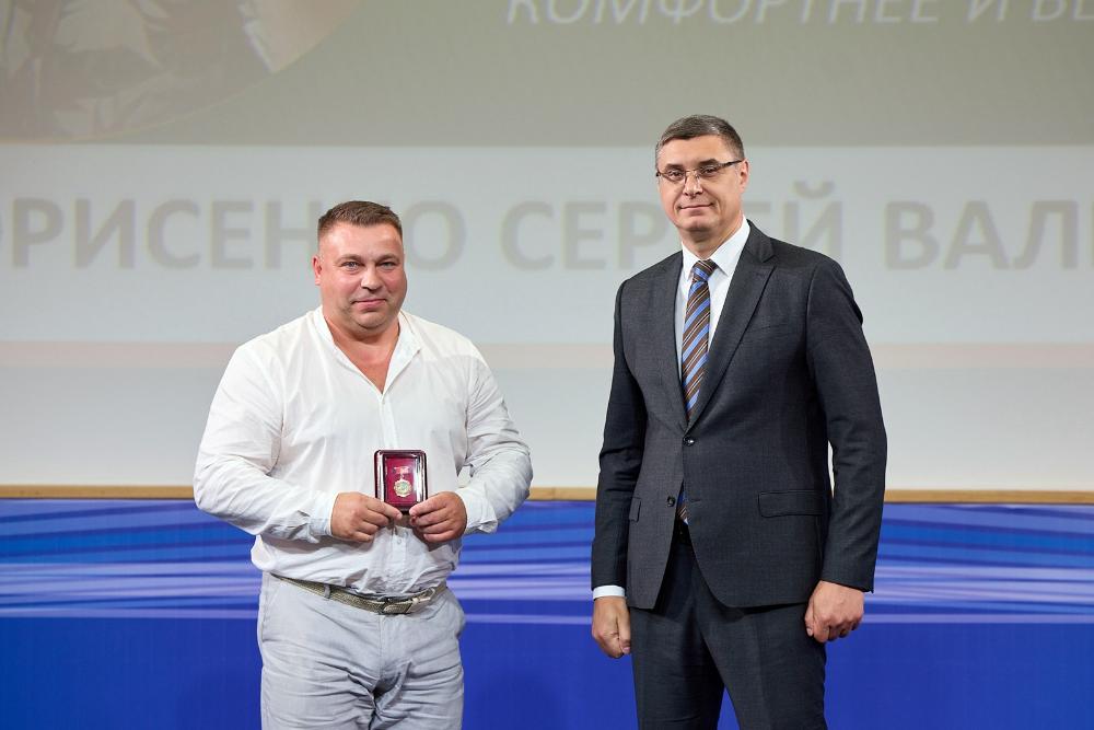 Губернатор Александр...