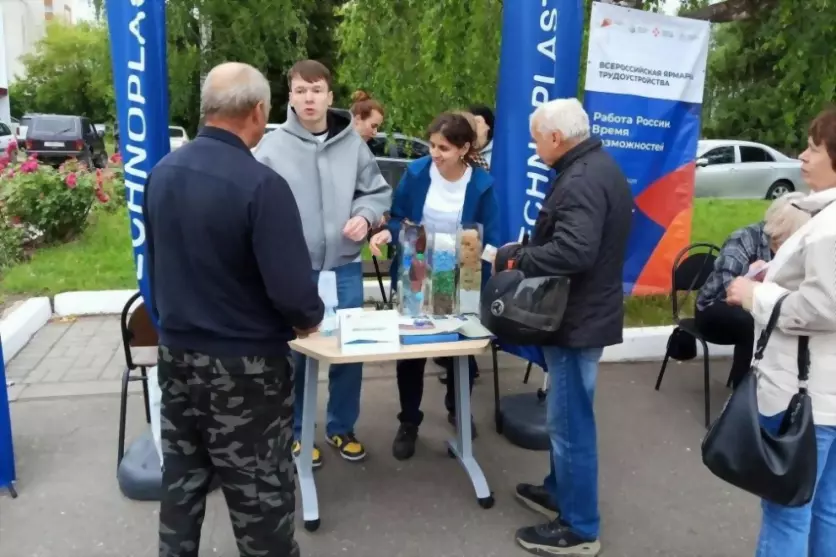 Около 4000 жителей В...