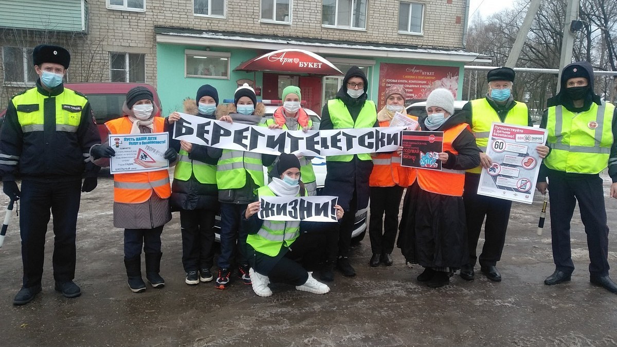 Госавтоинспекторы совместно с общественниками провели акцию «Берегите детские жизни!»