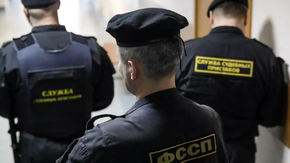 Судебные приставы вз...