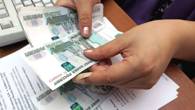 Социальные выплаты м...