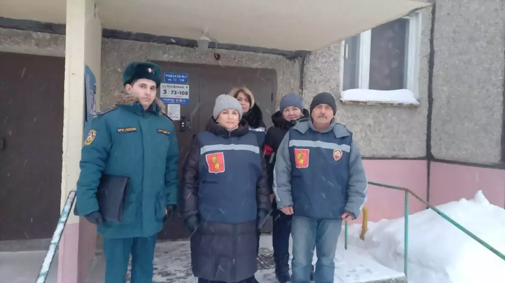 Сотрудник МЧС России...