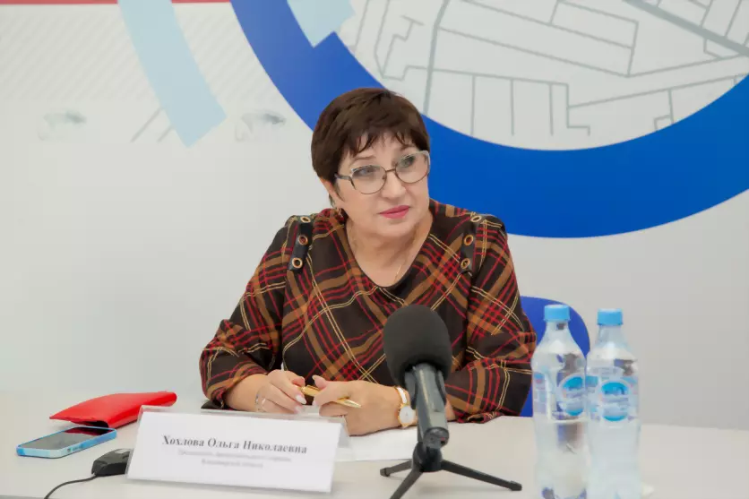 Ольга Хохлова провел...