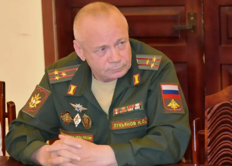 О задачах по укомпле...