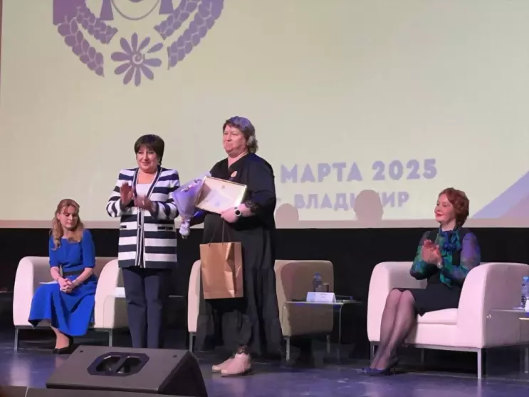 Лидия Немкова награж...