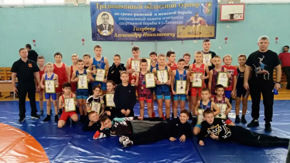 Борцы привезли медал...
