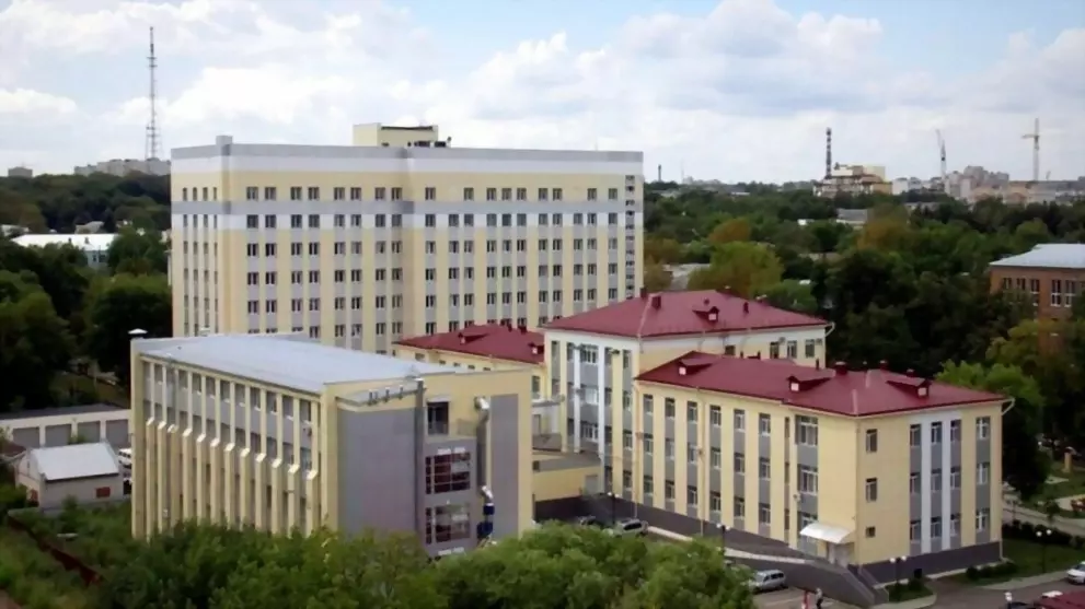 Более 340 пациентов...