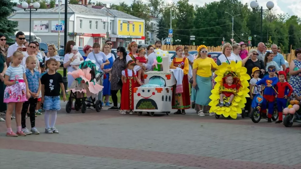 Парад колясок в Гусь...