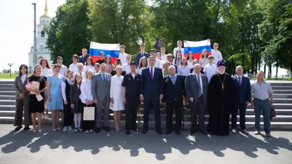 Паспорта из рук Губе...
