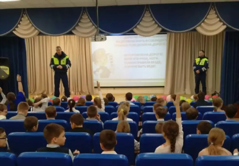 Сотрудники МО МВД Ро...