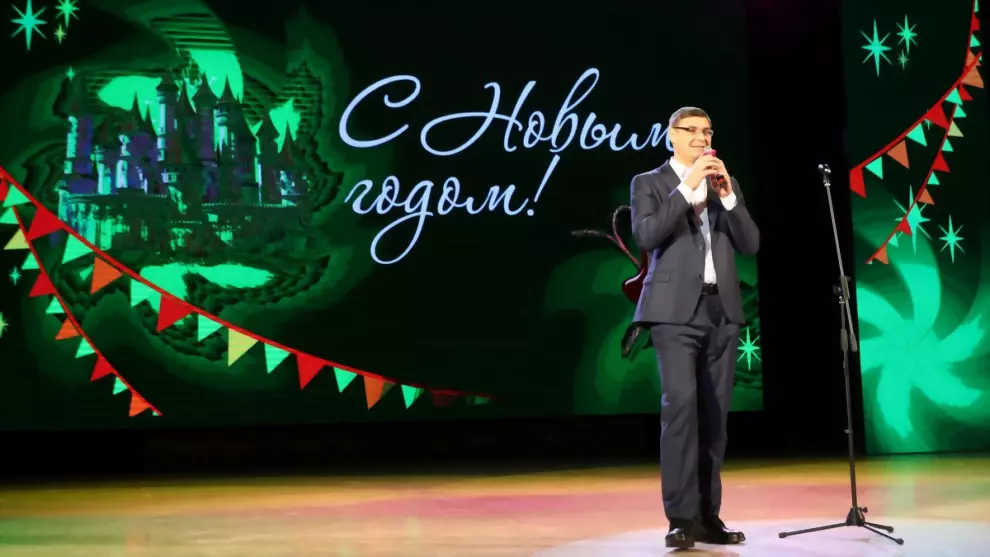 Александр Авдеев поз...