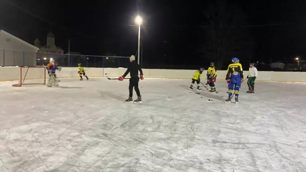 В поселке Золотково...