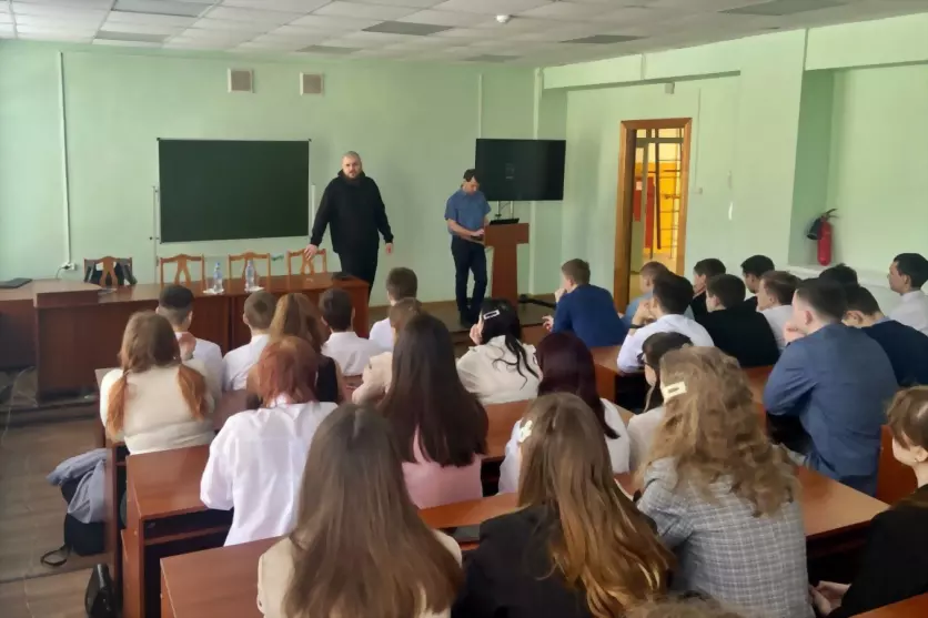 Студенты Гусевского...