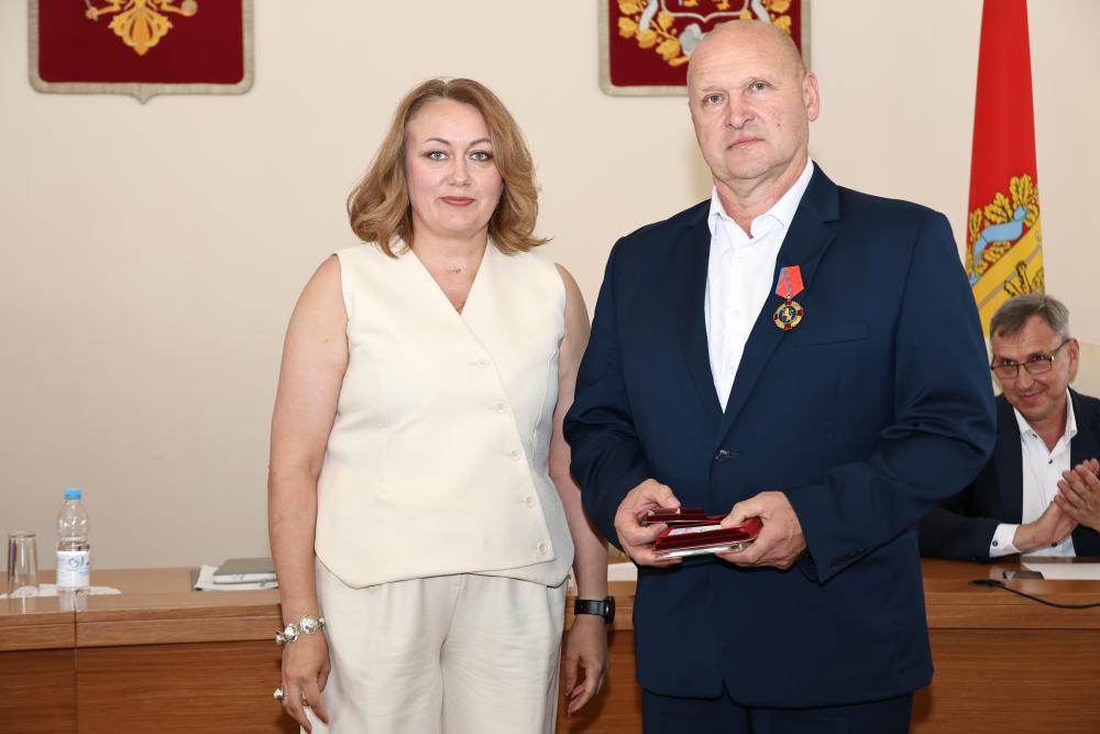 Лидерам сферы спорта...