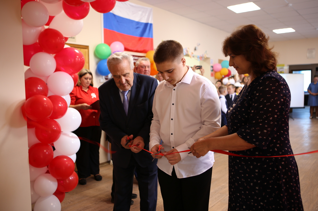 В Колпской школе Гусь-Хрустального района состоялось торжественное открытие центра образования «Точка роста»
