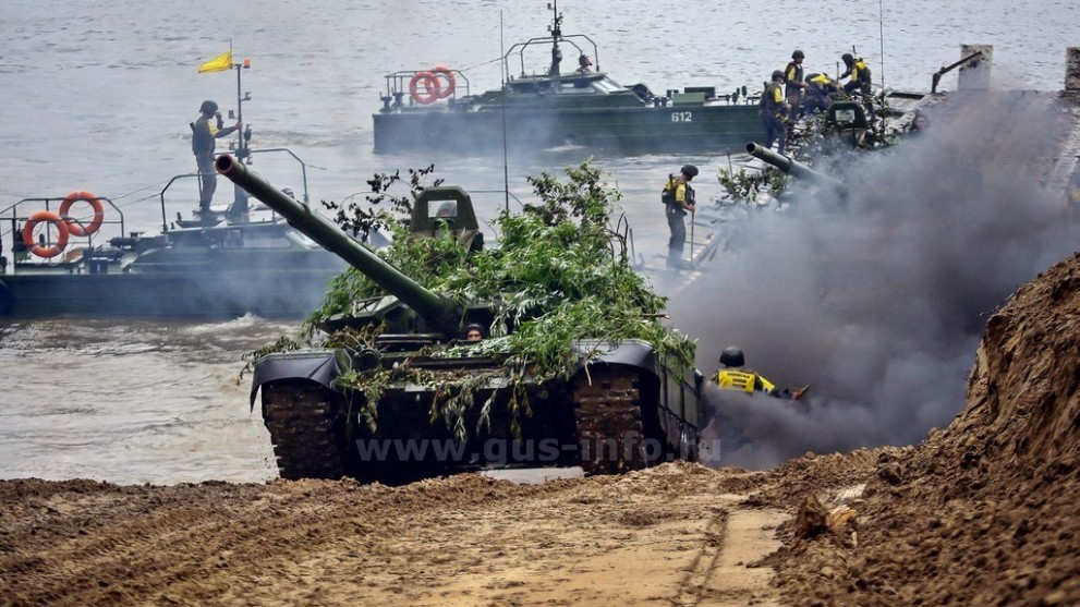 На берегах Оки под М...