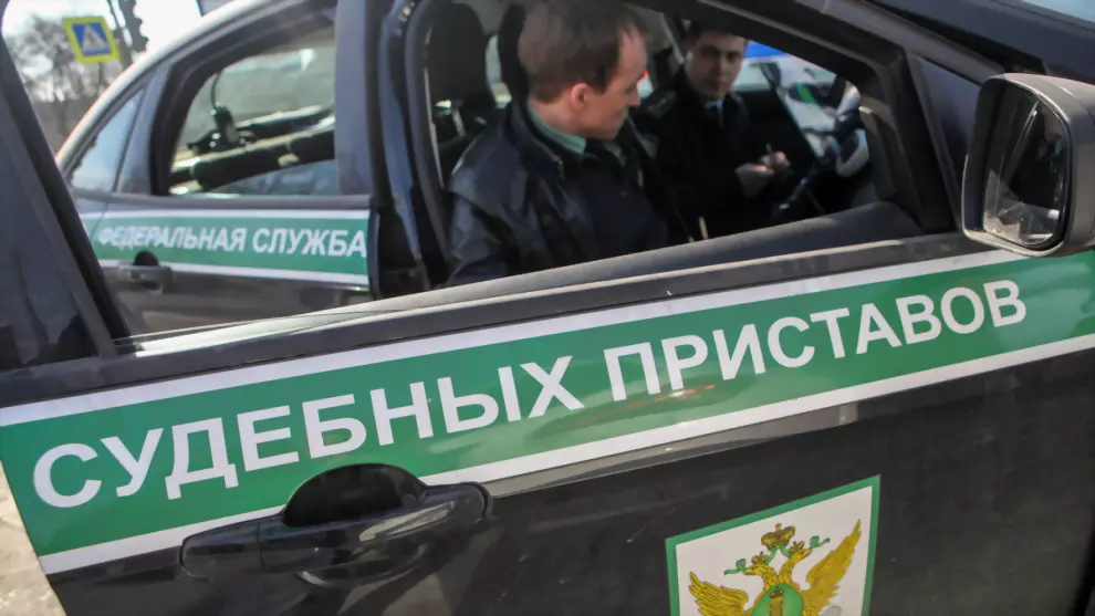 Судебные приставы вз...