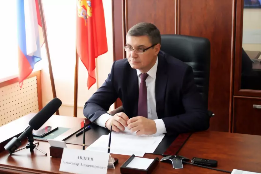 Губернатор Александр...