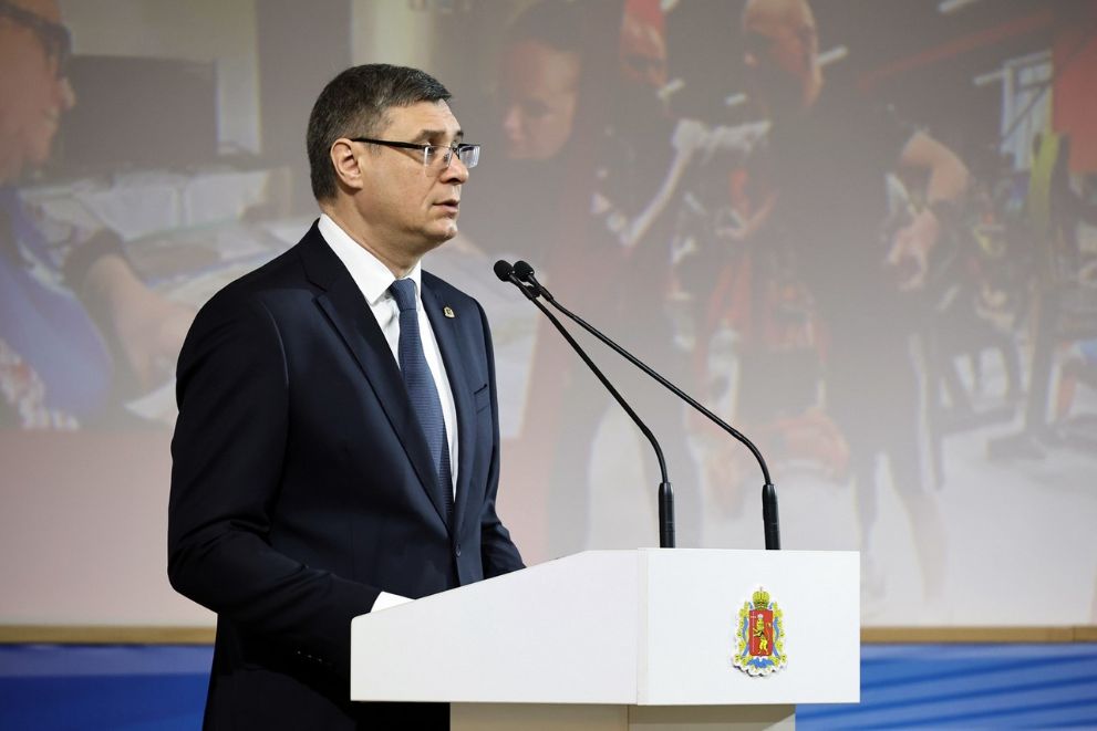 Губернатор Александр...