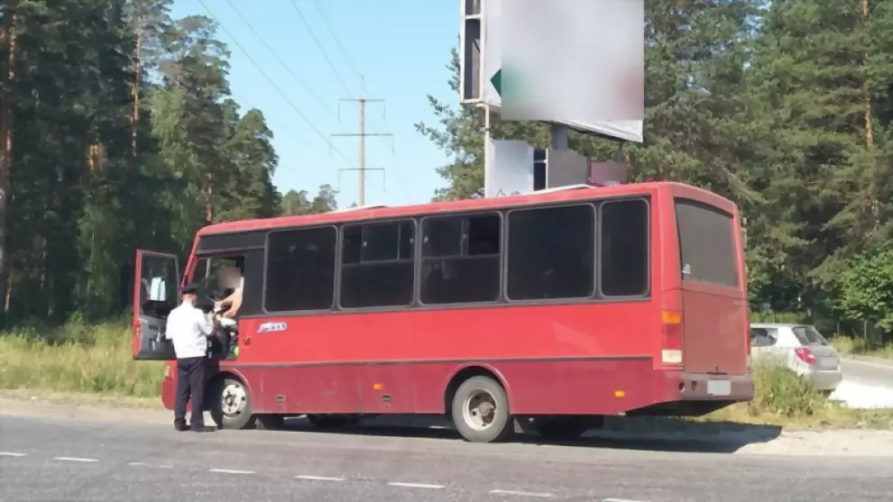 Сотрудники ГИБДД про...