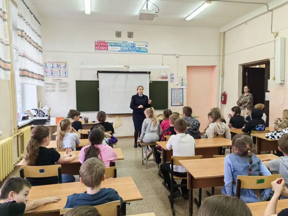 Госавтоинспекторы пр...