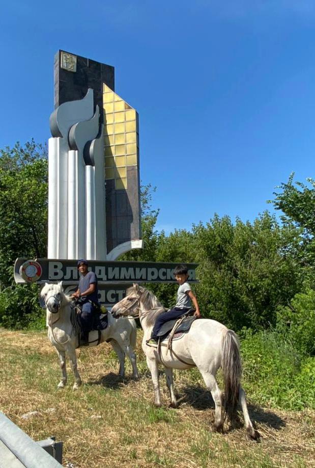 Потомственный коневод из Якутии Дугуйдан Винокуров прибыл во Владимирскую область