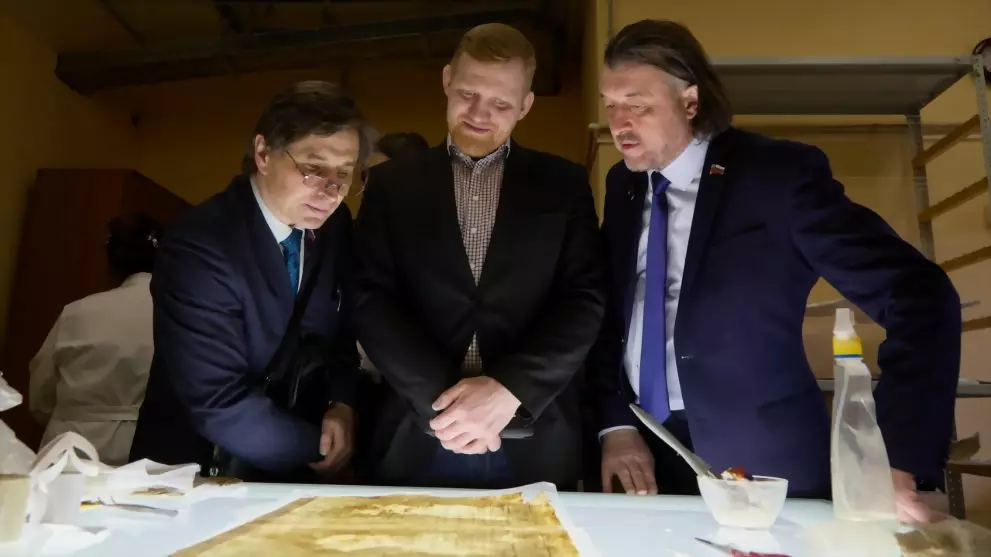 Члены комитета по об...