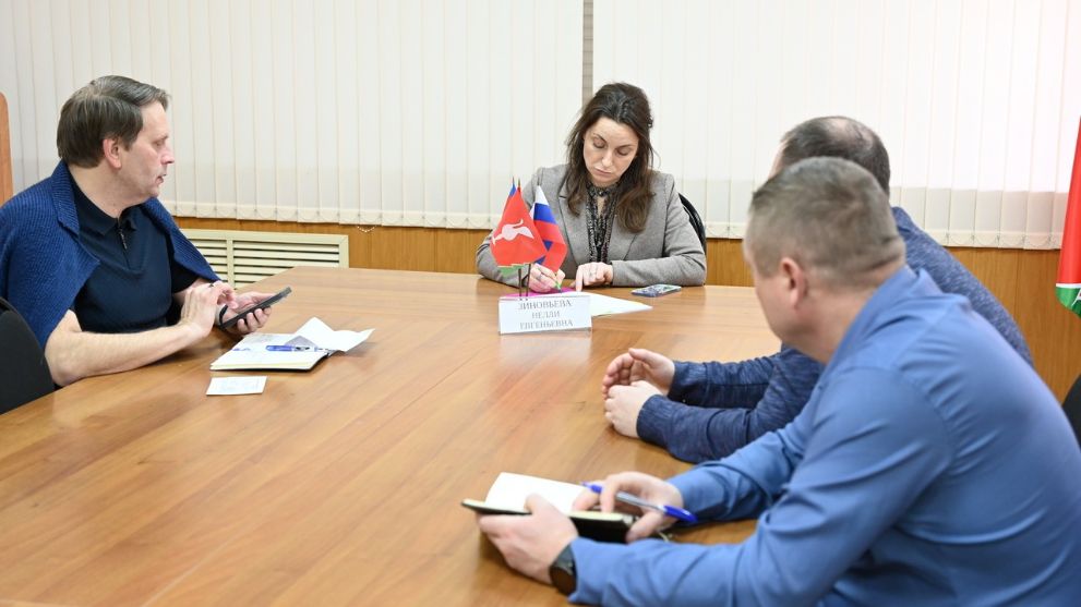 Руководитель министе...