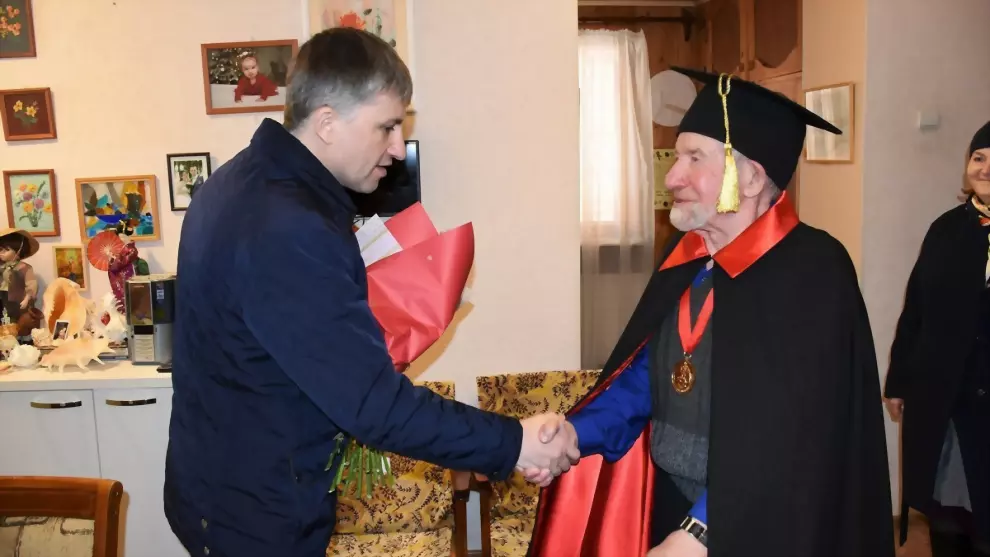 Глава города поздрав...