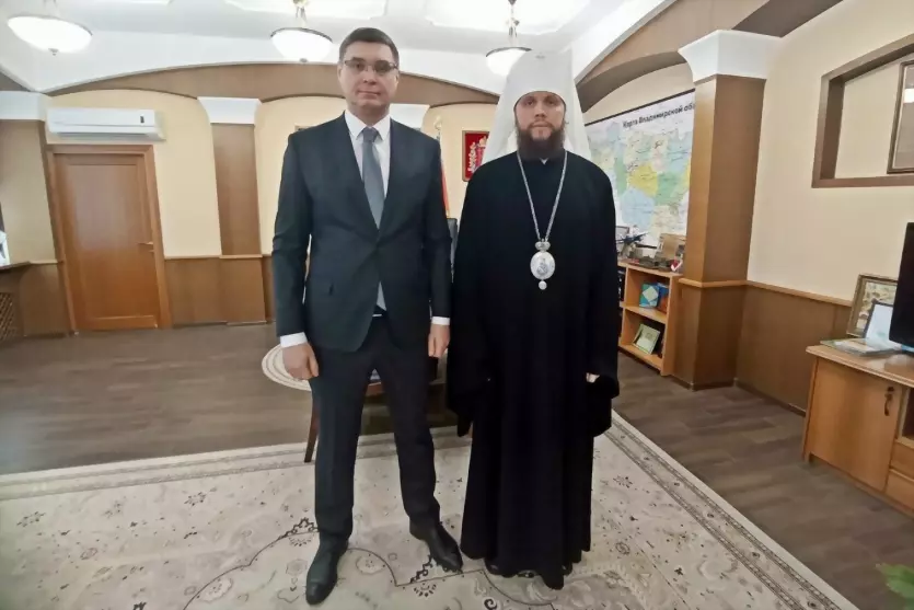 Губернатор Александр...