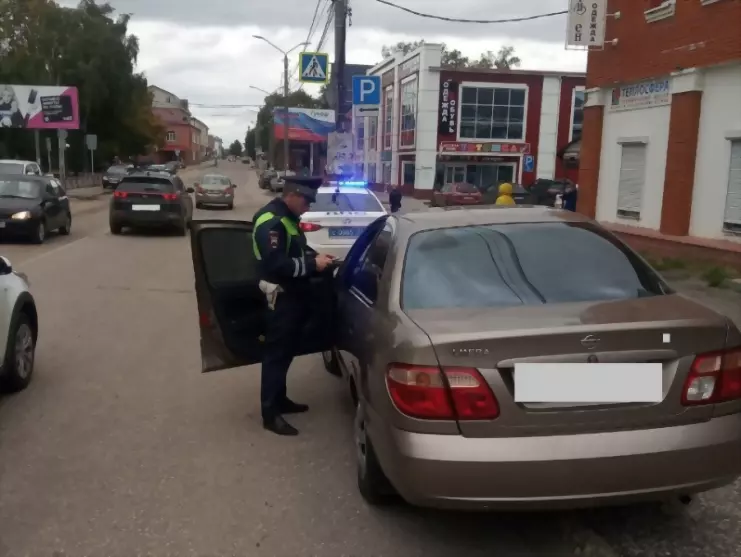 Сотрудники ОГИБДД и...