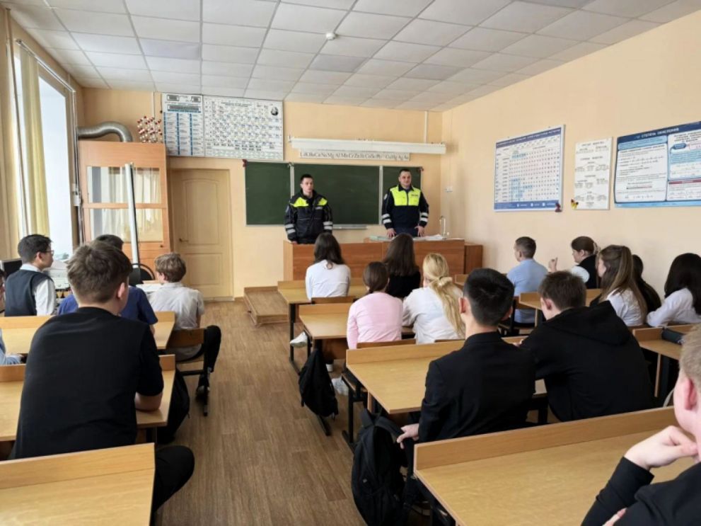 Сотрудники Госавтоин...