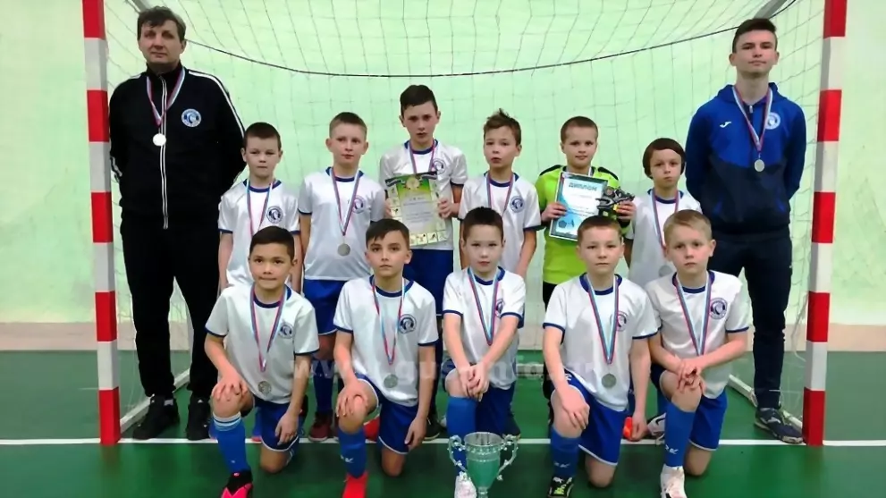 Юные футболисты кома...