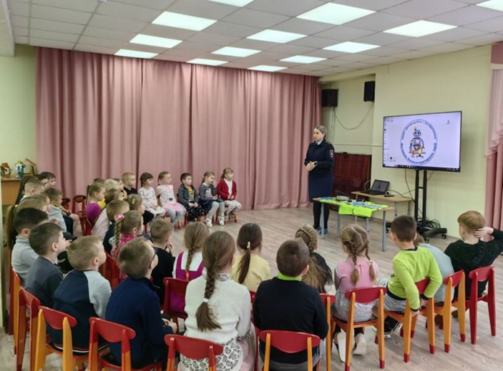 Сотрудники Госавтоин...