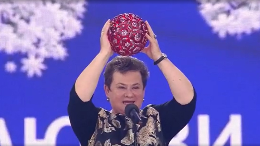 Хрустальный мяч для российской сборной по футболу  изготовил гусевской мастер