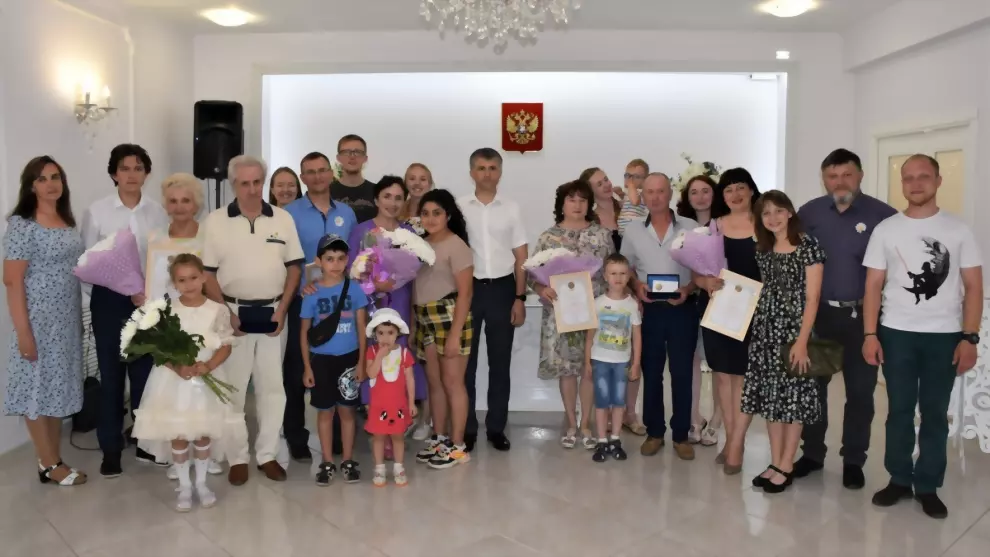 Медалью «За любовь и...