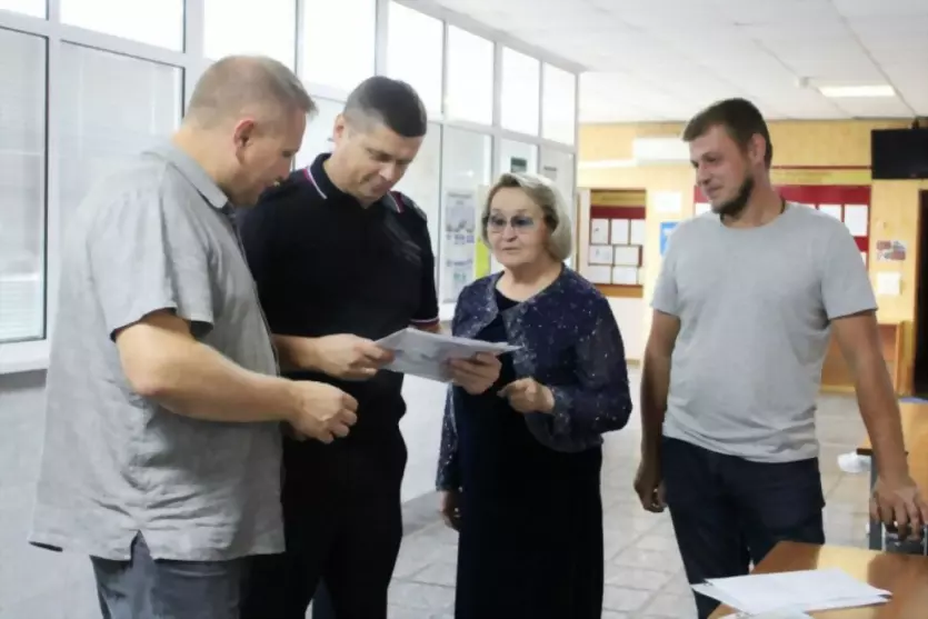 Члены Общественного...