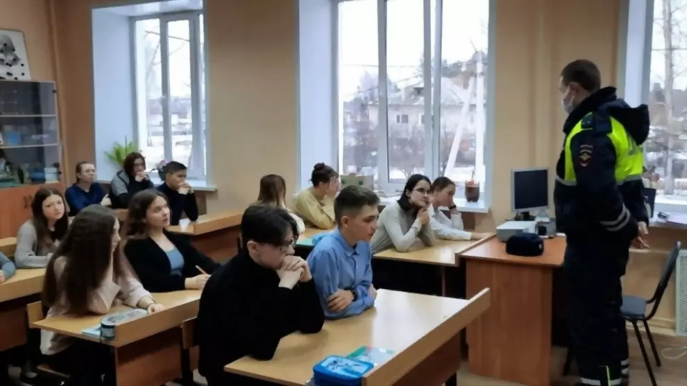 Госавтоинспекторы пр...