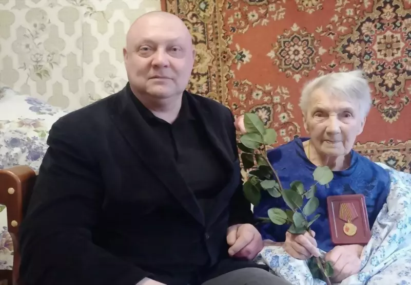 Труженикам тыла вруч...