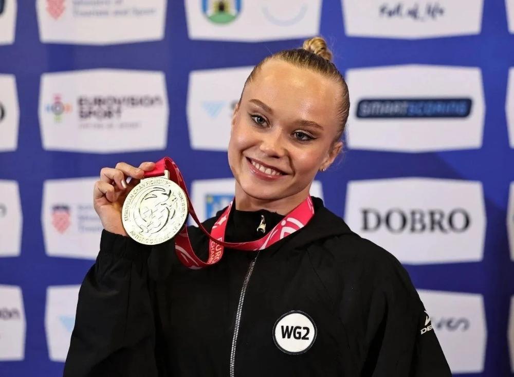 Ангелина Мельникова...