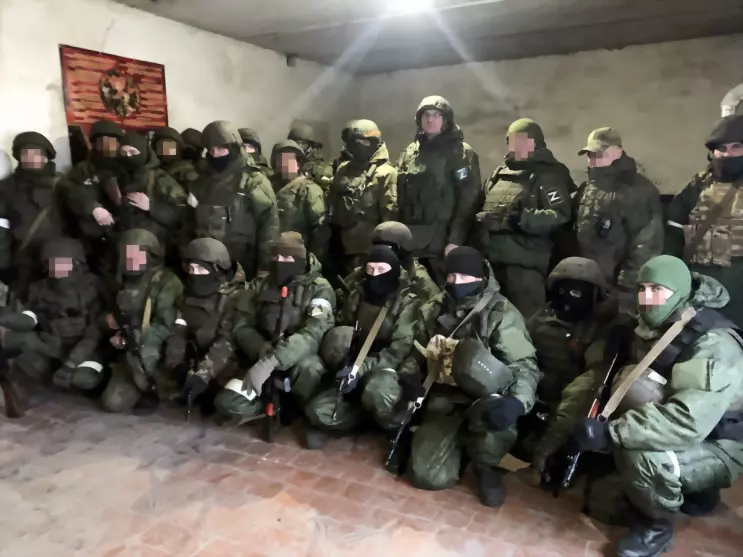 Своих не бросаем: де...